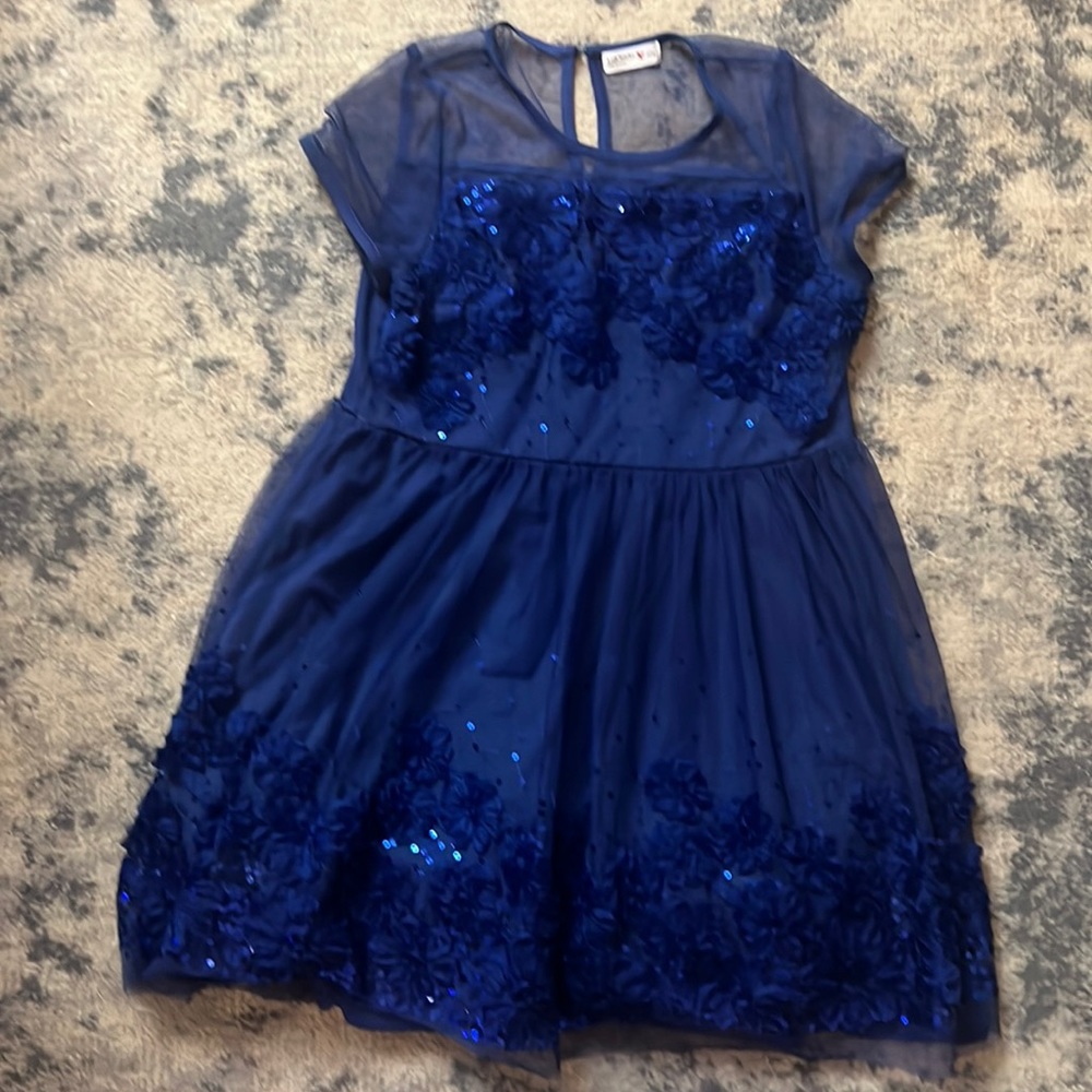 👑girls blue dress knit works fits like 18/20 doesnt come with belt great cond